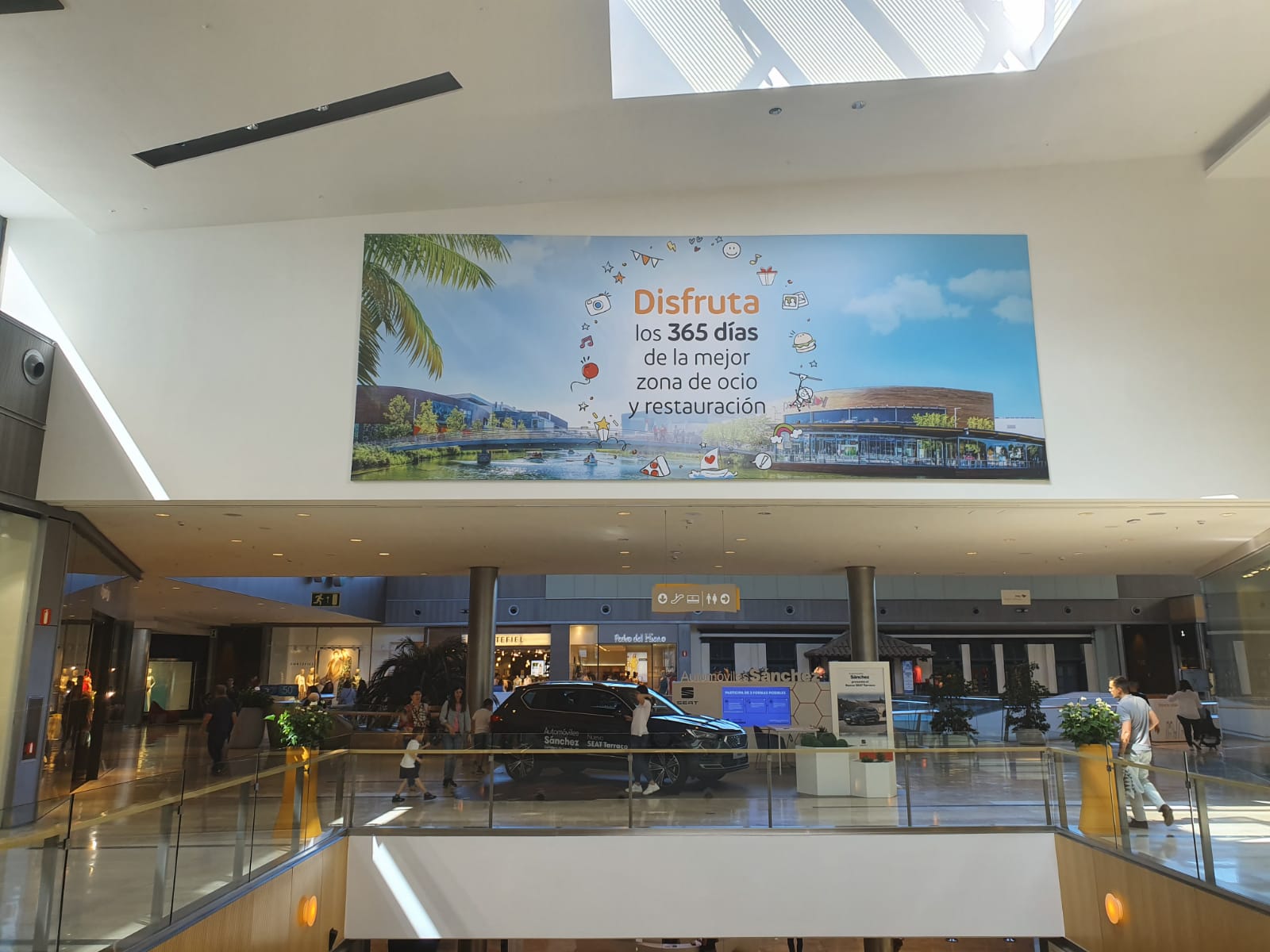 Pantalla led en centro comercial